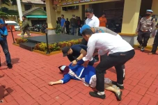 Punya Utang Baju Rp10...