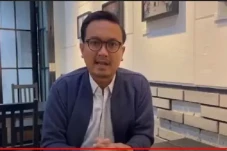 Raba Payudara Mahasiswi,...