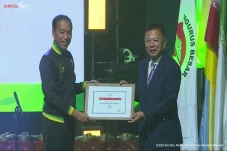 Buka Kejuaraan Dunia...
