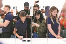 Harga iPhone Bakal Terus...