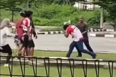 Viral Pelatih Panjat...