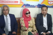 Tok! Roro Fitria dan...