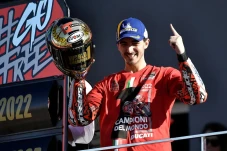 Francesco Bagnaia Pakai...