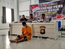 Tergiur Judi Slot, Pegawai...