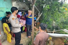 Mayat Bayi Mengambang...
