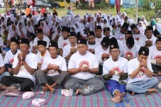 Ustaz Sahabat Ganjar...