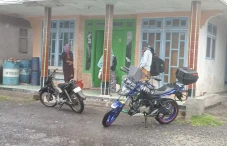 16 Orang Bertahan di...