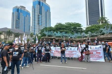 Ada Demo Buruh di Patung...