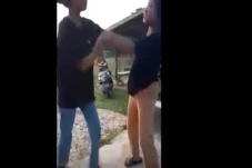Viral 2 Remaja Putri...