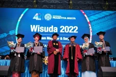 Lepas 1.404 Wisudawan,...