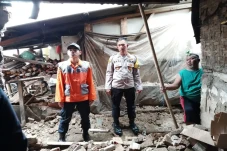 3 Rumah dan 1 Bangunan...