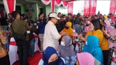 Prabowo Diajak Foto...
