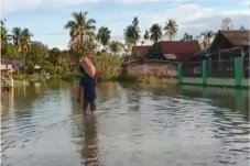 Diguyur Hujan selama...