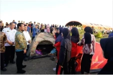 Gubernur Sulsel Beri...