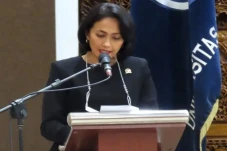 Anggota DPR Sentil Orang...