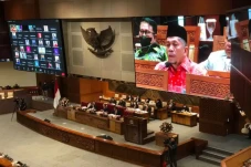 Ribut di Sidang Pengesahan...