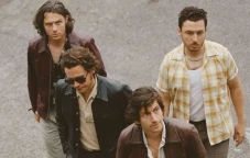 Arctic Monkeys Bakal...