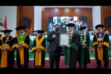 Kukuhkan 14 Guru Besar,...