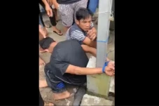 Curi Uang di Kios, 2...