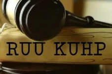 Pasal Perzinaan dalam...