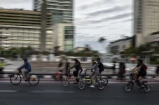 Pesepeda Boleh Gunakan...
