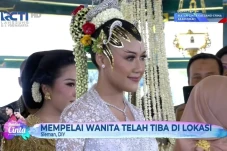 Resmi Menikah dengan...