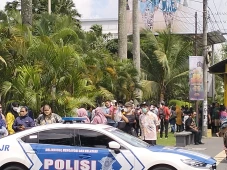 Ratusan Warga Antusias...