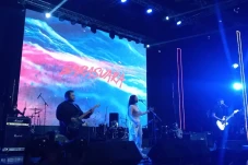 Tampil dengan Formasi...
