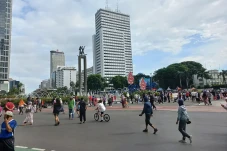 Akhir Pekan, Ribuan...
