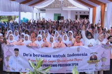 Mak Ganjar Gelar Dzikir...