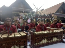 Padati Depan Pura Mangkunegaran,...