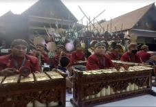 Kirab Pernikahan Kaesang-Erina,...