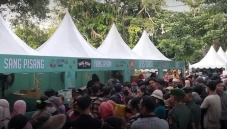 Stand Makanan Gratis...