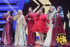 Duet dengan Erie Suzan...
