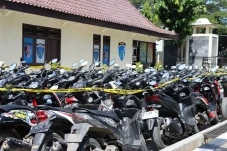 Gerebek Arena Judi Sabung...