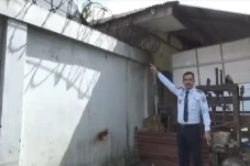 Panjat Tembok Setinggi...