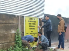 Geledah Gudang Penimbunan...
