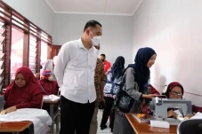 Pertumbuhan Ekonomi...