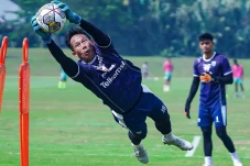 Dewa United vs Persib...