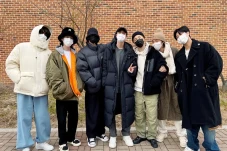 Potret Anggota BTS Antar...