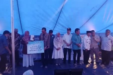 LLDIKTI Serahkan Bantuan...