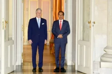 Presiden Jokowi Disambut...