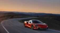 McLaren Pertimbangkan...