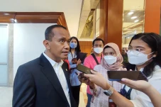 Bahlil: Sampai Ayam...