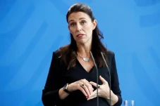 Profil Jacinda Ardern,...