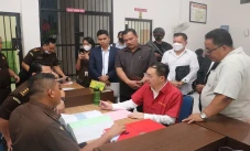 Berkas Lengkap, Bos...