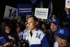 Survei Poltracking:...