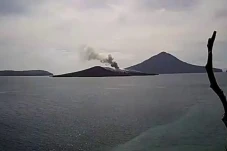 Gunung Anak Krakatau...