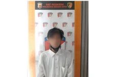 Sodomi Bocah Laki-laki,...