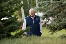 Mengenal John Malone,...